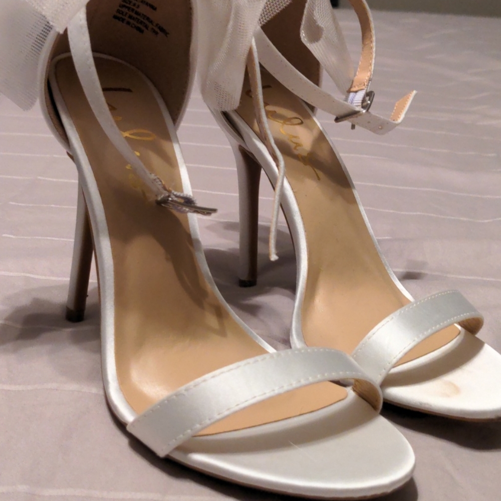 White heels with bow